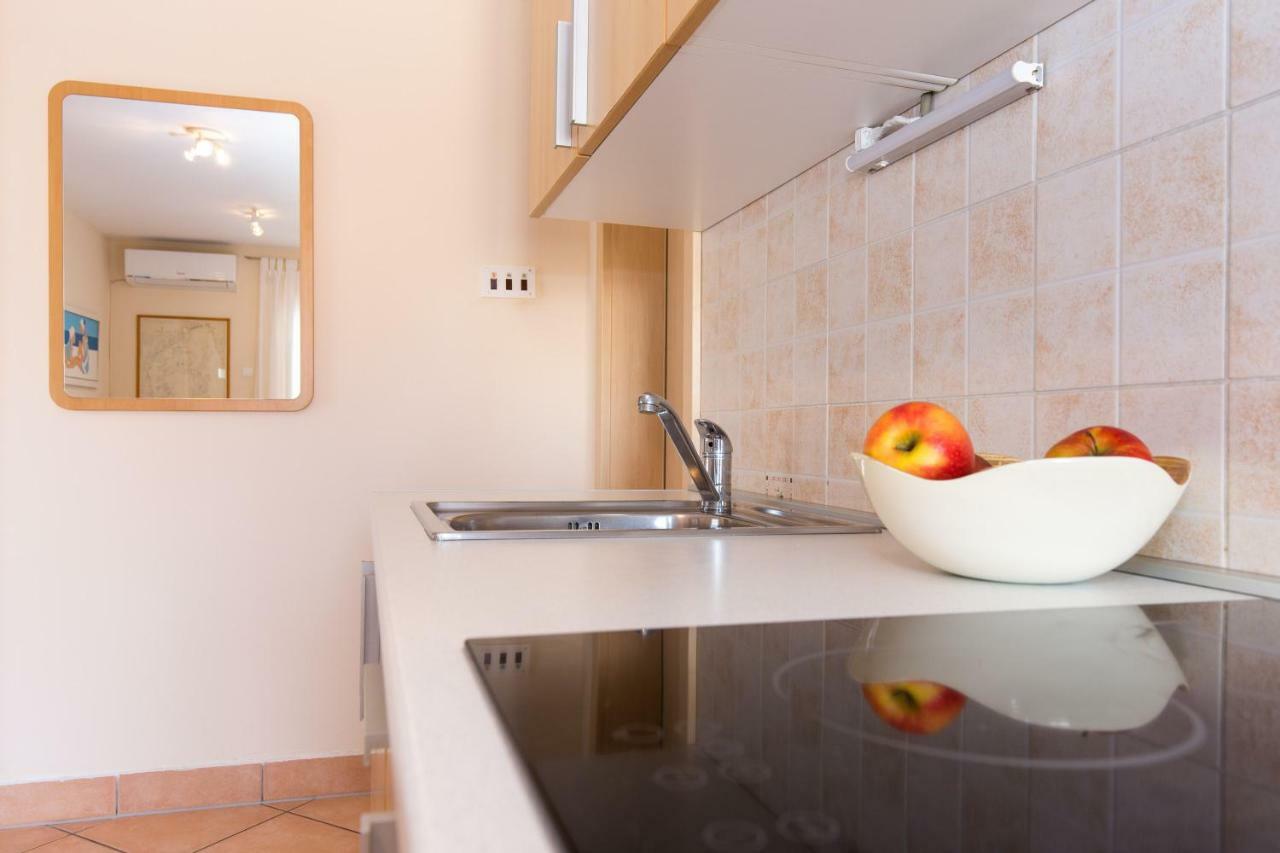 Apartments Marta Крк Екстер'єр фото