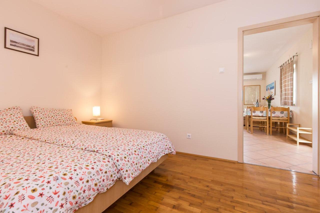 Apartments Marta Крк Екстер'єр фото