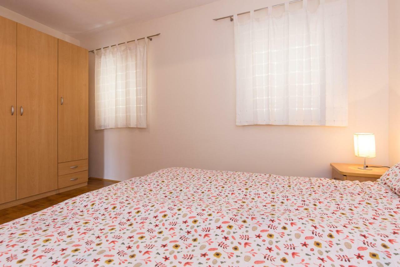 Apartments Marta Крк Екстер'єр фото