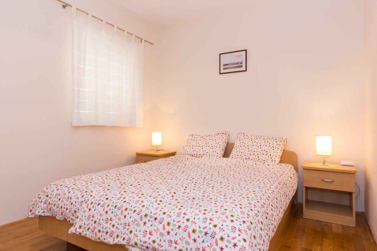 Apartments Marta Крк Екстер'єр фото