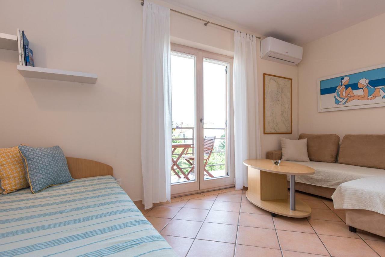 Apartments Marta Крк Екстер'єр фото