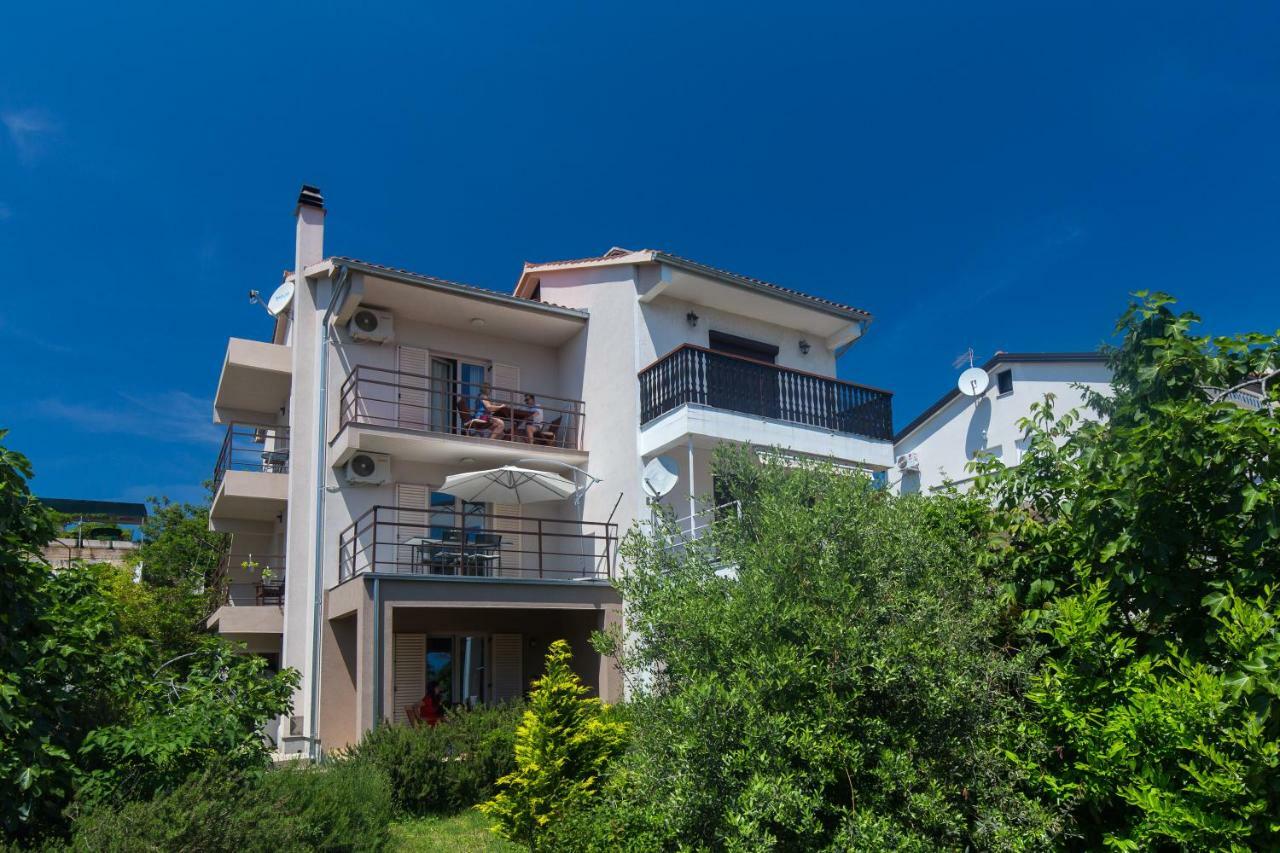 Apartments Marta Крк Екстер'єр фото