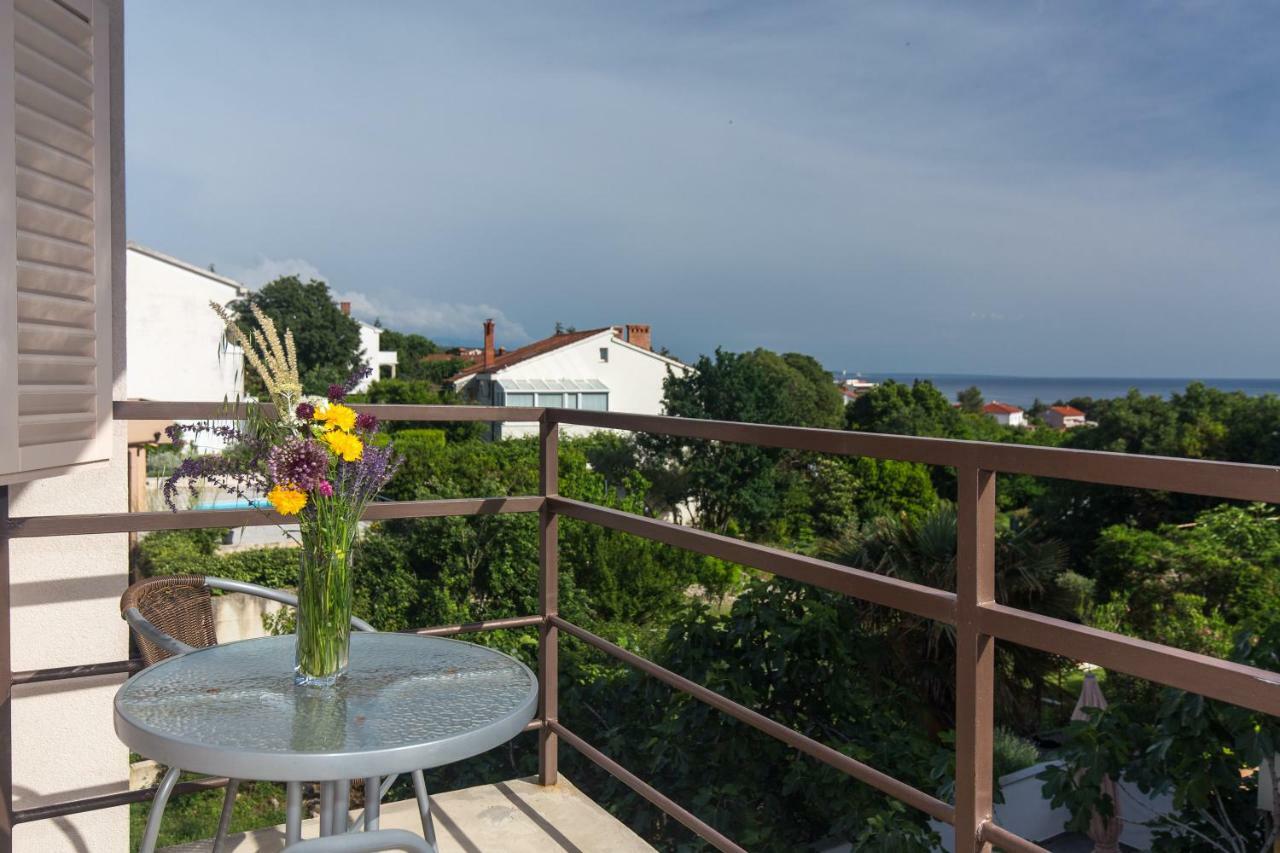 Apartments Marta Крк Екстер'єр фото