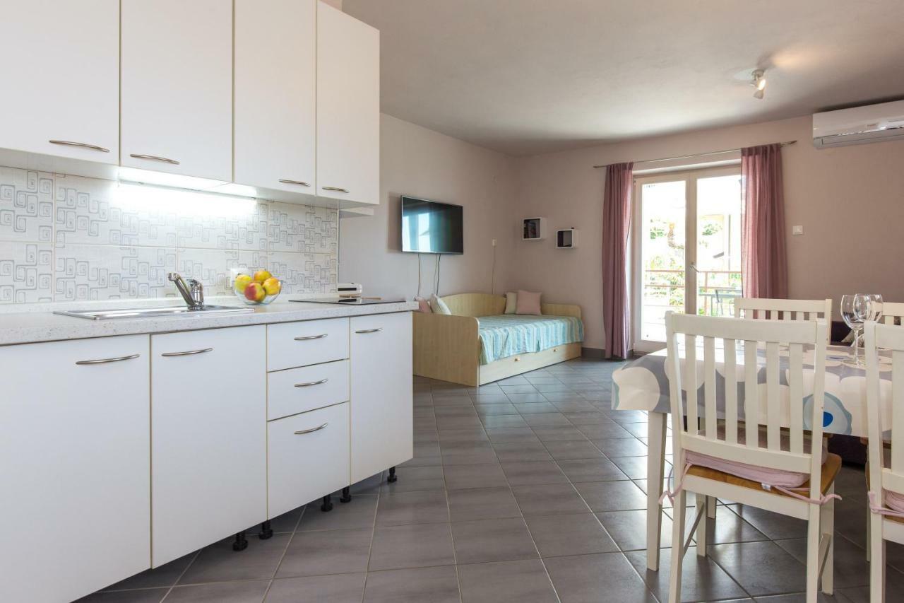 Apartments Marta Крк Екстер'єр фото