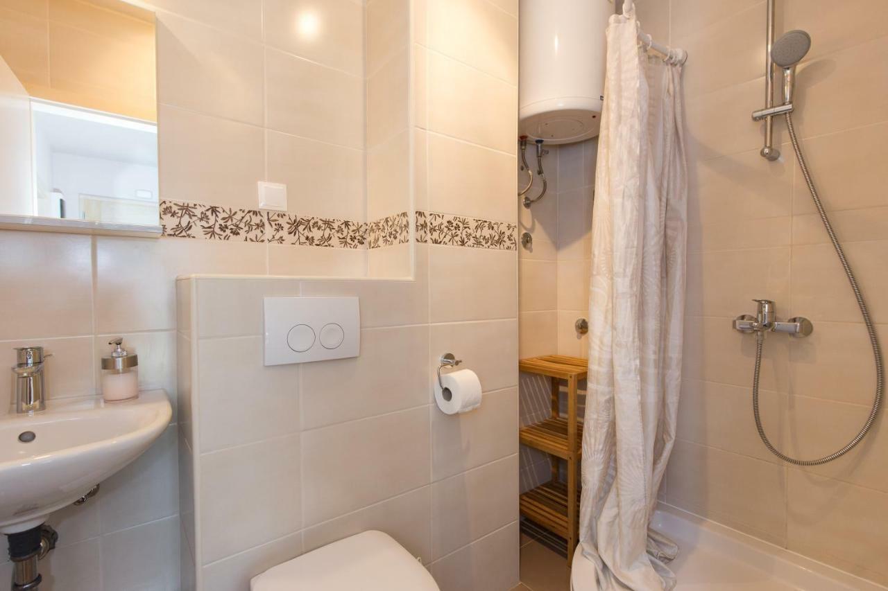 Apartments Marta Крк Екстер'єр фото