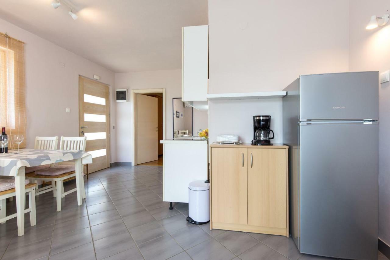 Apartments Marta Крк Екстер'єр фото